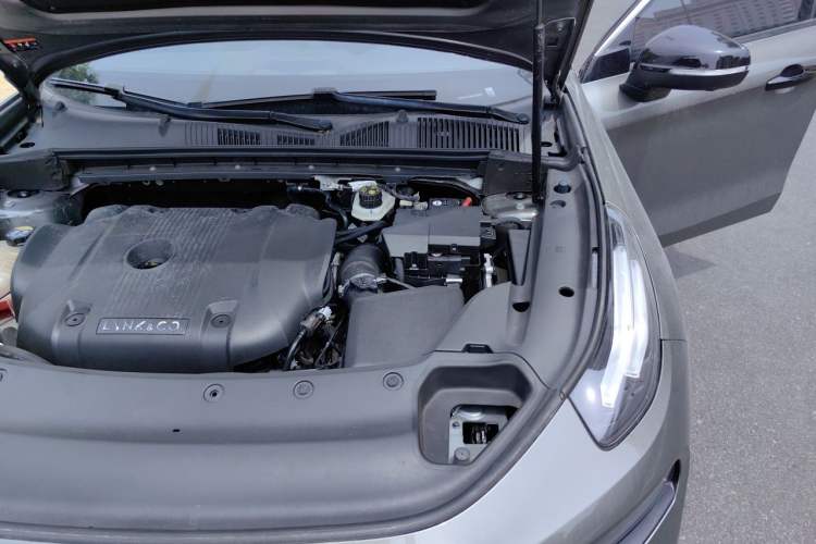 Used Lynk & Co 03 2022 2.0TD DCT JingPro Engine Bay Left