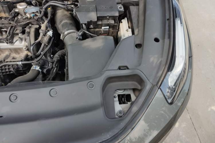 Used Lynk & Co 03 2022 1.5TD DCT JingPro Engine Bay Left
