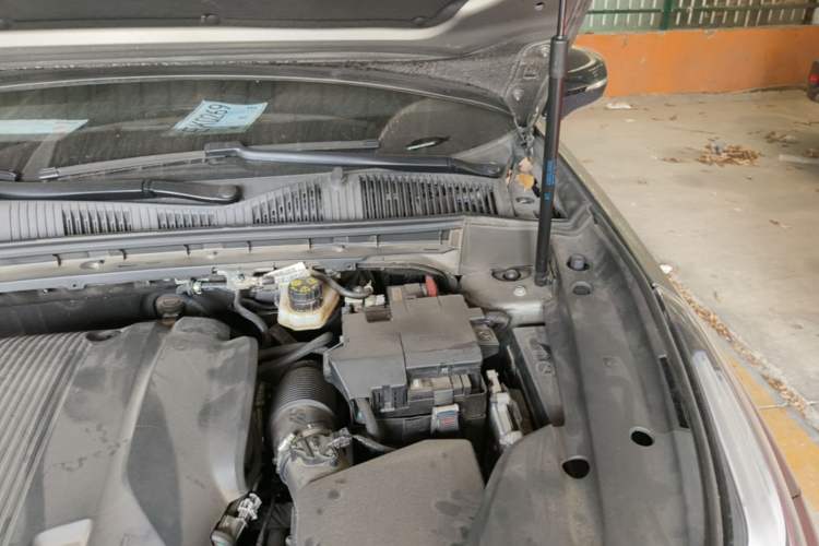 Used Lynk & Co 03 2022 2.0TD DCT JingPro Engine Bay Left