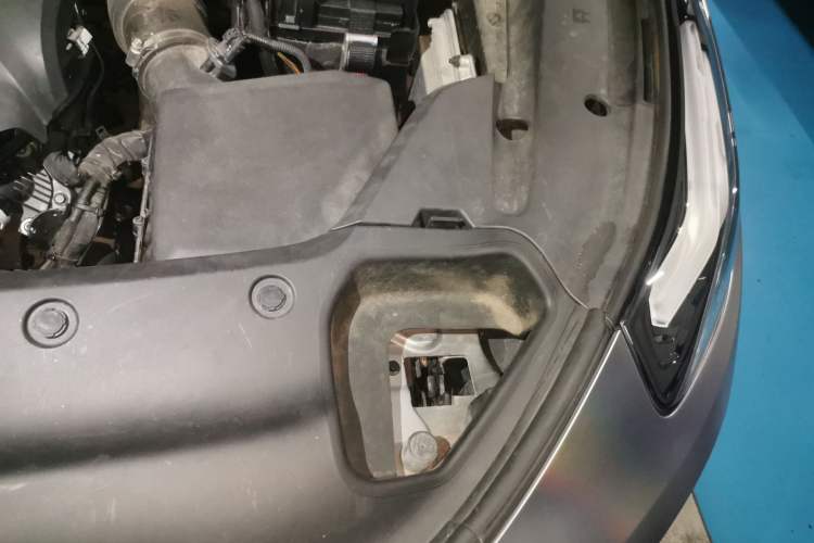 Used Lynk & Co 03 2022 1.5TD DCT JingPro Engine Bay Left