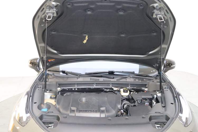 Used Lynk & Co 03 2022 2.0TD DCT JingPro Engine Bay