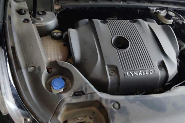 Used Lynk & Co 03 2022 2.0TD DCT JingPro Engine Bay Right