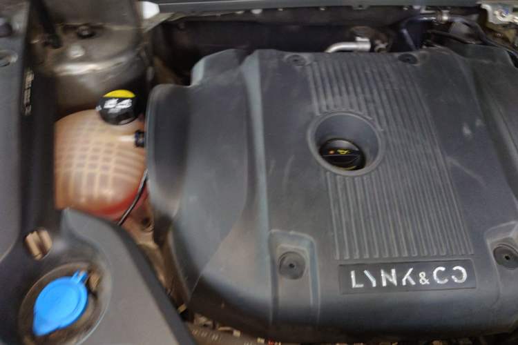 Used Lynk & Co 03 2022 2.0TD DCT JingPro Engine Bay Right
