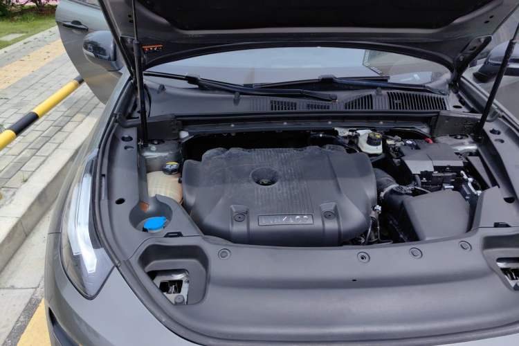 Used Lynk & Co 03 2022 2.0TD DCT JingPro Engine Bay Right