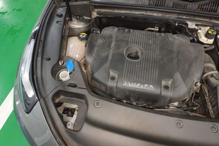 Used Lynk & Co 03 2022 2.0TD DCT JingPro Engine Bay Right