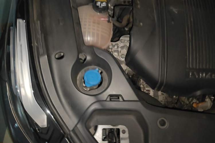 Used Lynk & Co 03 2022 1.5TD DCT JingPro Engine Bay Right