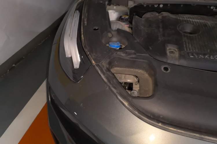 Used Lynk & Co 03 2022 2.0TD DCT JingPro Engine Bay Right