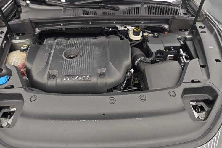 Used Lynk & Co 03 2022 2.0TD DCT JingPro Engine Bay