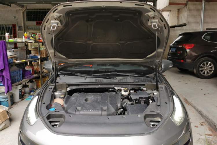 Used Lynk & Co 03 2022 2.0TD DCT JingPro Engine Bay