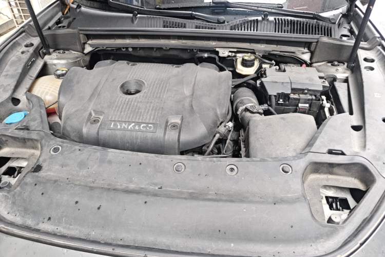 Used Lynk & Co 03 2022 2.0TD DCT JingPro Engine Bay