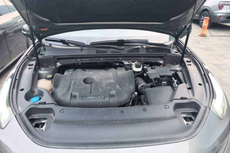 Used Lynk & Co 03 2022 2.0TD DCT JingPro Engine Bay