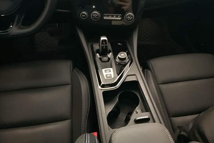 Used Lynk & Co 03 2022 1.5TD DCT JingPro Gear Lever