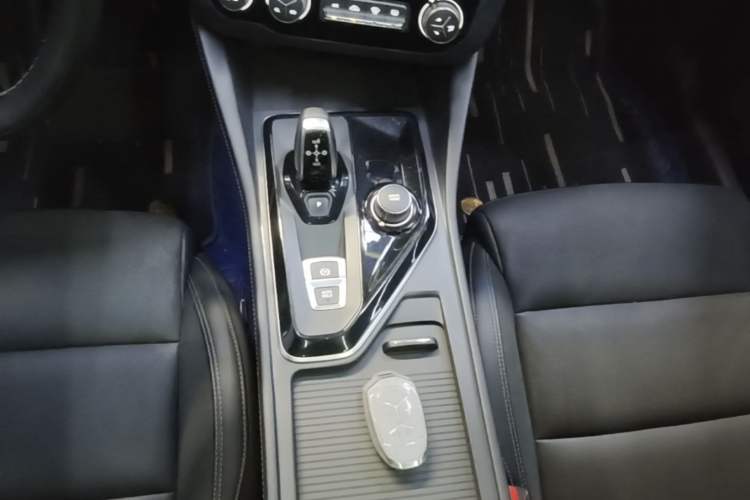 Used Lynk & Co 03 2022 2.0TD DCT JingPro Gear Lever