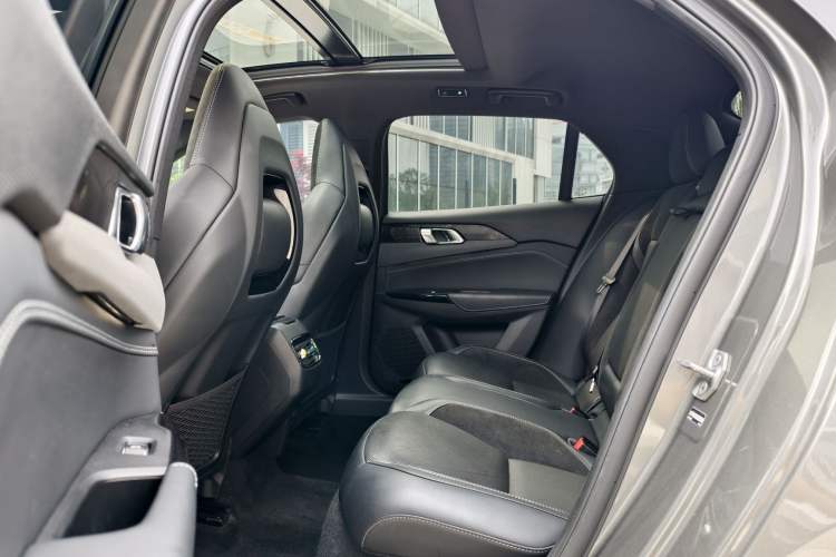 Used Lynk & Co 03 2022 2.0TD DCT JingPro Interior 2