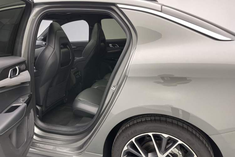 Used Lynk & Co 03 2022 2.0TD DCT JingPro Interior 3