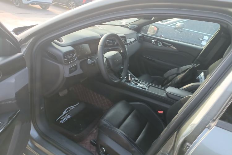 Used Lynk & Co 03 2022 2.0TD DCT JingPro Interior 3