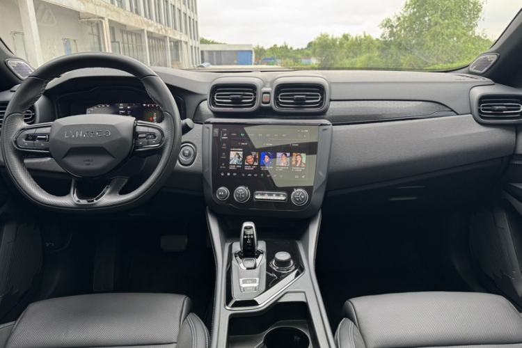 Used Lynk & Co 03 2022 2.0TD DCT JingPro Interior 3