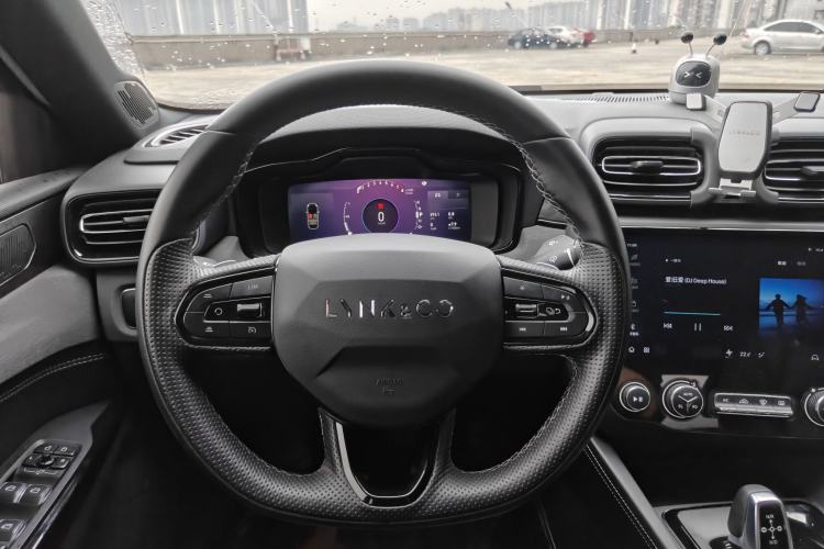Used Lynk & Co 03 2022 2.0TD DCT GenioPlus Interior 6