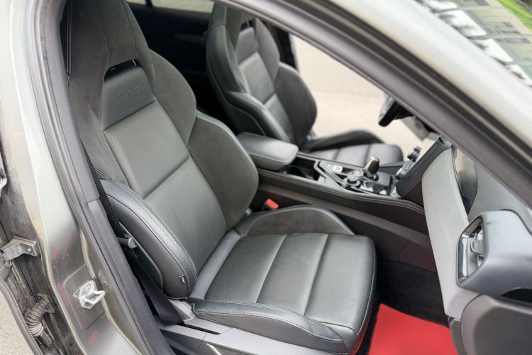 Used Lynk & Co 03 2022 2.0TD DCT JingPro Interior 7