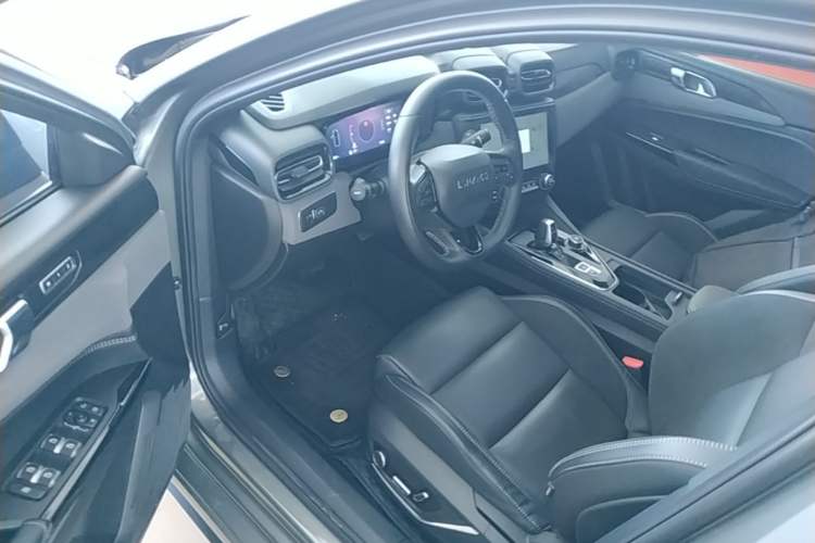 Used Lynk & Co 03 2022 1.5TD DCT JingPro Left Front Seat