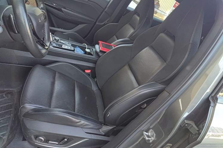 Used Lynk & Co 03 2022 2.0TD DCT JingPro Left Front Seat