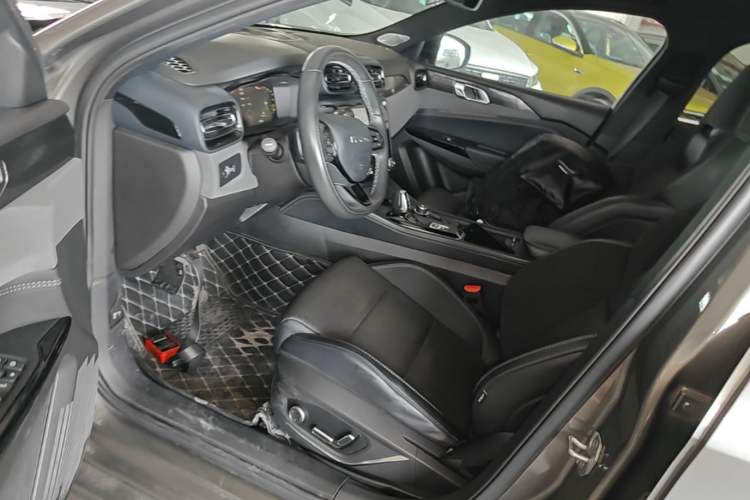 Used Lynk & Co 03 2022 1.5TD DCT JingPro Left Front Seat