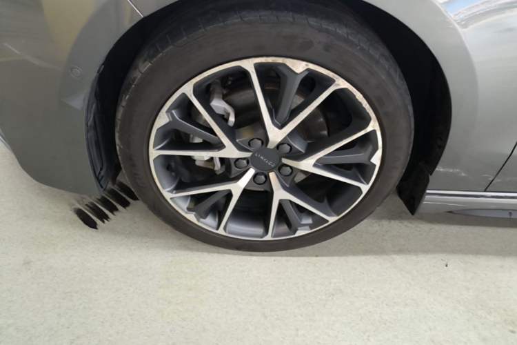Used Lynk & Co 03 2022 2.0TD DCT JingPro Left Front Wheel Hub