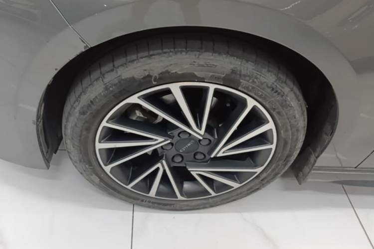 Used Lynk & Co 03 2022 2.0TD DCT GenioPlus Left Front Wheel Hub