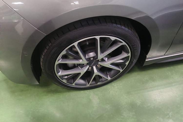 Used Lynk & Co 03 2022 2.0TD DCT JingPro Left Front Wheel Hub