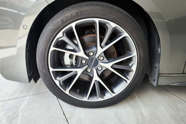 Used Lynk & Co 03 2022 2.0TD DCT JingPro Left Front Wheel Hub