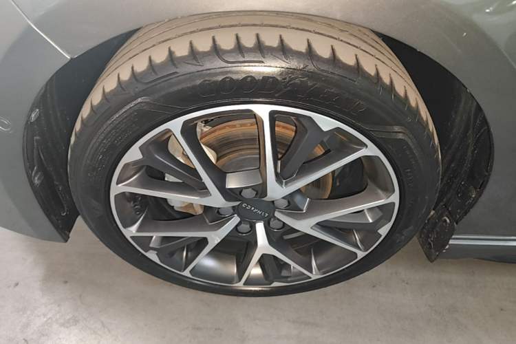 Used Lynk & Co 03 2022 1.5TD DCT JingPro Left Front Wheel Hub
