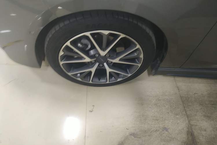 Used Lynk & Co 03 2022 1.5TD DCT JingPro Left Front Wheel Hub