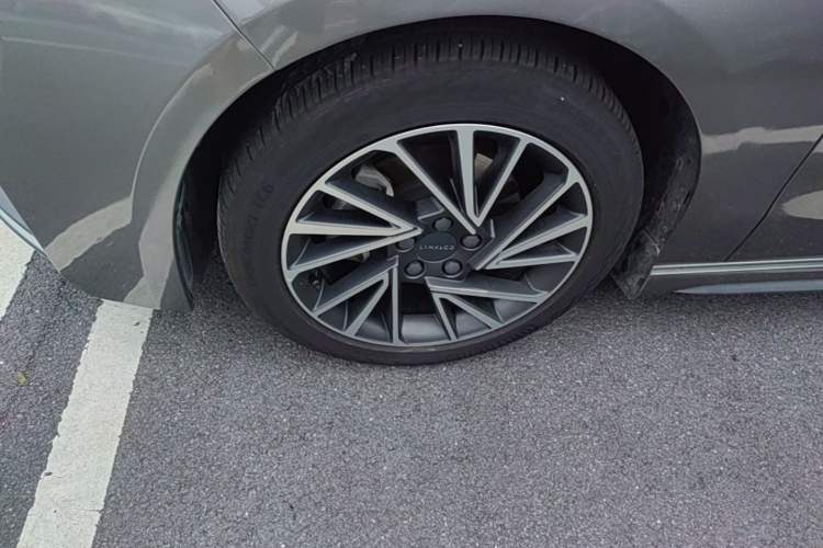 Used Lynk & Co 03 2022 1.5TD DCT JingPlus Left Front Wheel Hub
