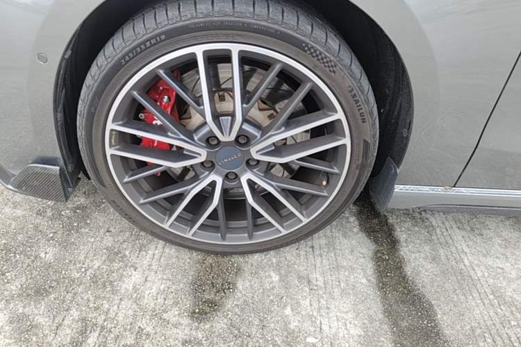 Used Lynk & Co 03 2022 03+ 2.0TD Automatic Performance Package Left Front Wheel Hub