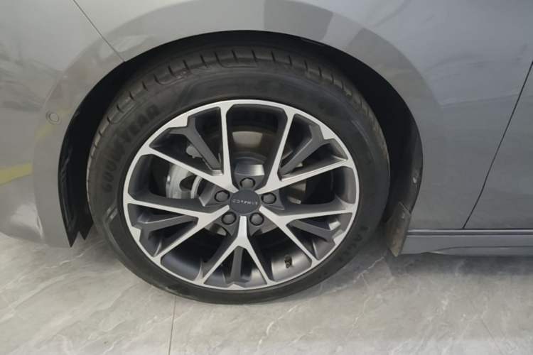 Used Lynk & Co 03 2022 2.0TD DCT JingPro Left Front Wheel Hub