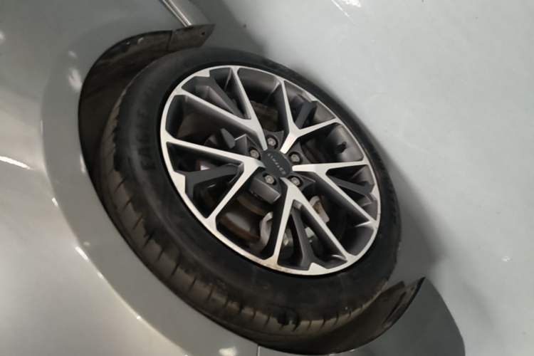 Used Lynk & Co 03 2022 1.5TD DCT JingPro Left Front Wheel Hub