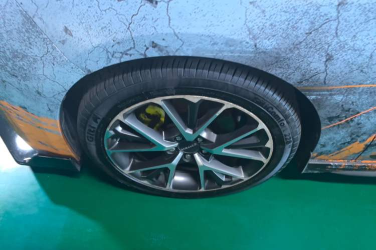 Used Lynk & Co 03 2022 1.5TD DCT JingPro Left Front Wheel Hub