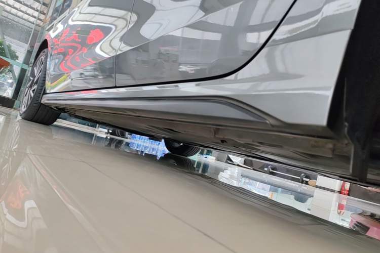 Used Lynk & Co 03 2022 2.0TD DCT GenioPlus Left Side Sill