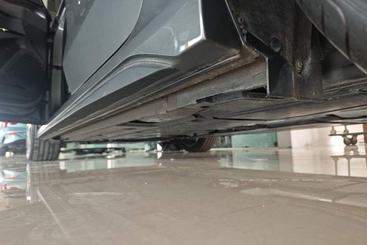 Used Lynk & Co 03 2022 1.5TD DCT JingPro Left Side Sill