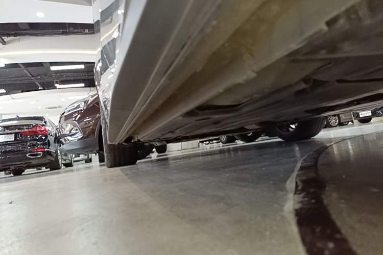 Used Lynk & Co 03 2022 2.0TD DCT JingPro Left Side Sill