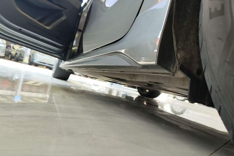 Used Lynk & Co 03 2022 2.0TD DCT JingPro Left Side Sill