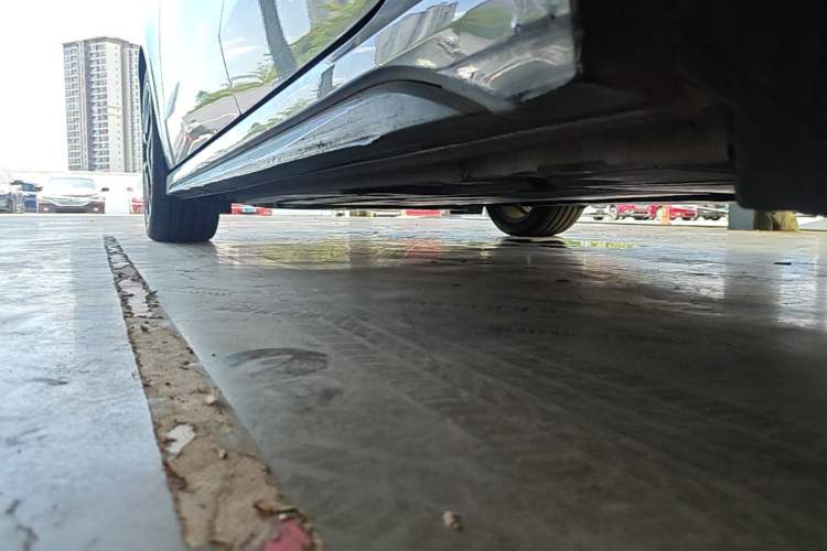 Used Lynk & Co 03 2022 1.5TD DCT JingPro Left Side Sill