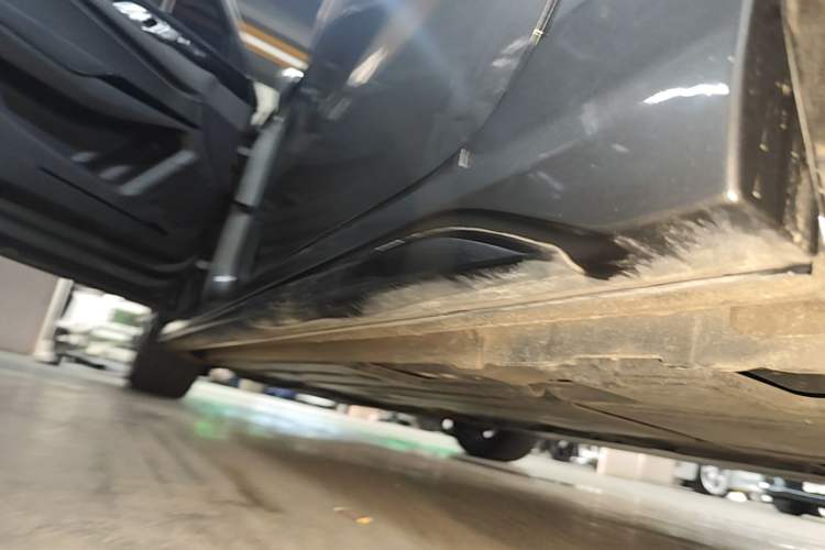 Used Lynk & Co 03 2022 1.5TD DCT JingPro Left Side Sill