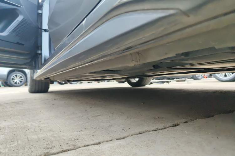 Used Lynk & Co 03 2022 2.0TD DCT JingPro Left Side Sill