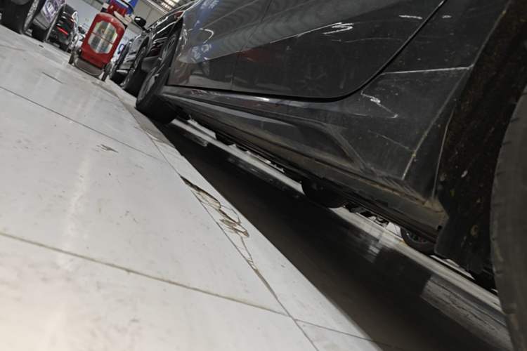 Used Lynk & Co 03 2022 2.0TD DCT GenioPlus Left Side Sill