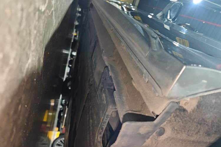 Used Lynk & Co 03 2022 2.0TD DCT JingPro Left Side Sill
