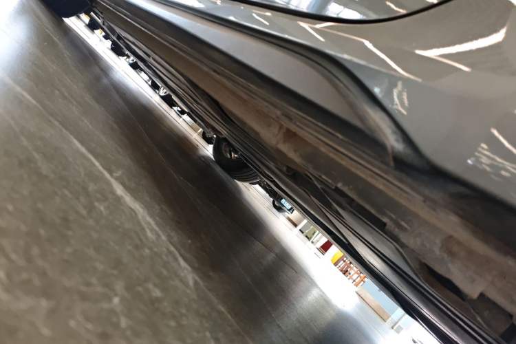 Used Lynk & Co 03 2022 2.0TD DCT JingPro Left Side Sill