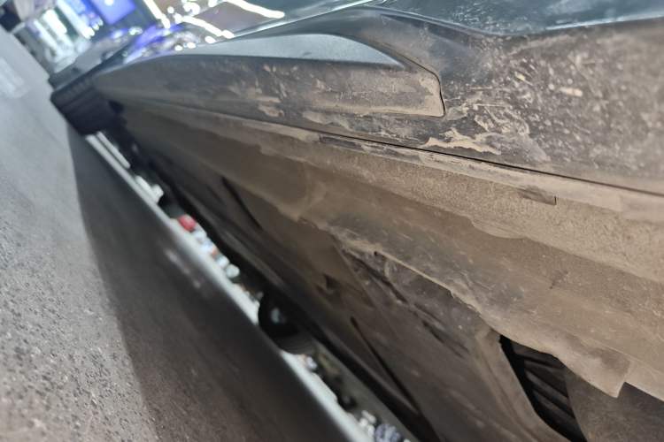 Used Lynk & Co 03 2022 2.0TD DCT JingPro Left Side Sill