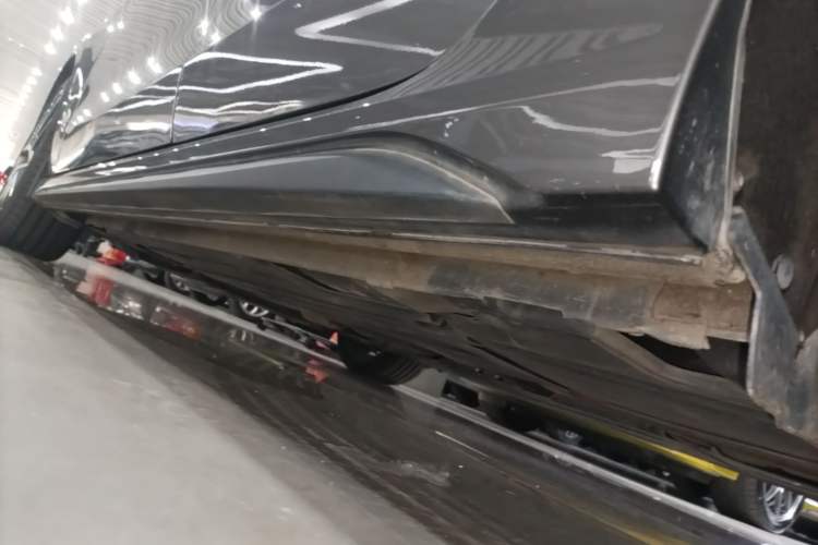 Used Lynk & Co 03 2022 2.0TD DCT JingPro Left Side Sill