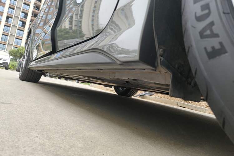 Used Lynk & Co 03 2022 2.0TD DCT JingPro Left Side Sill